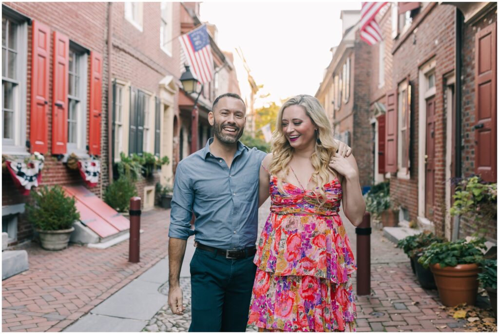 engagement photos in elfreth's alley philly